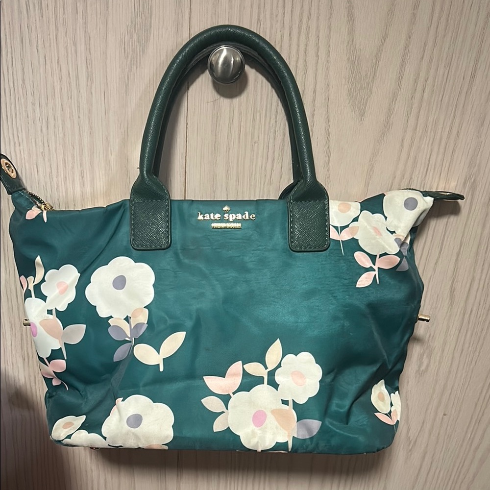 Kate Spade Green and White Tote with Structured Design
